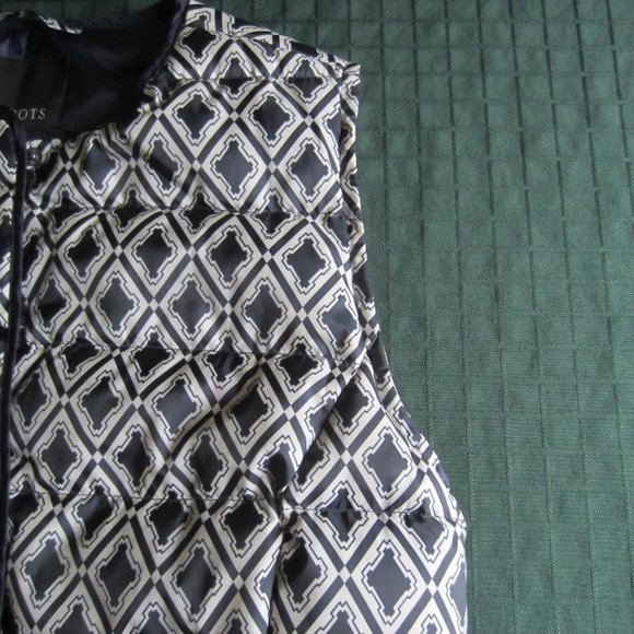 TALBOTS Womens Vest Size M Puffy Quilted Down Fill Navy Pattern Pockets Zip/Snap - Picture 4 of 10